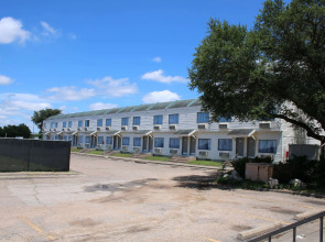 Days Inn by Wyndham Waco University Area