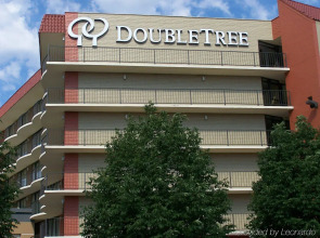 Aksarben Suites, A Trademark Collection Hotel