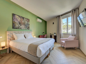 Logis Hotel Le Blason de Provence