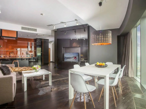 In The Sky - Sky Tower Apartments