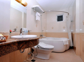 Tan Hoang Long Hotel