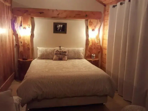 Rustic Hut Bush Retreat