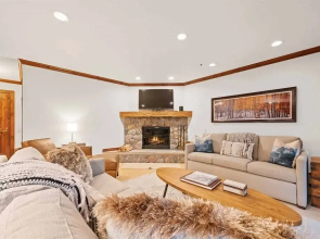 2 Bedroom Residence in the Heart of Beaver Creek Village - Ski In, Ski Out