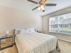Chic Charlotte Townhome w/ Community Pool