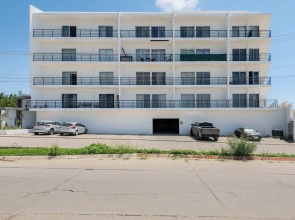 Primer Piso condo , 3 Recamaras+2.5 baños +alberca