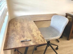 Comfy BNB w/ King Bed + Work/Travel + Beach 8 Min