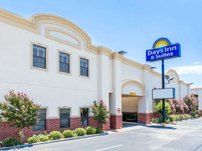 Days Inn & Suites by Wyndham Big Spring
