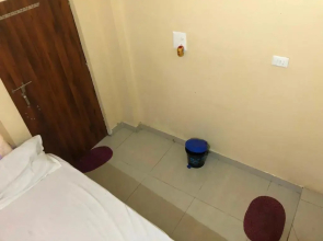 OYO Rooftop Inn