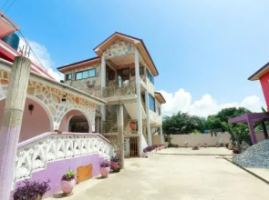 Larry-Dort Guest House