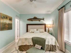 St Simons Island Townhome w/ Balcony + Ocean View!
