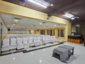 OYO 3975 Golden Star Country club