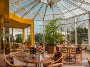 TOP HOTEL Praha & Conference Centre