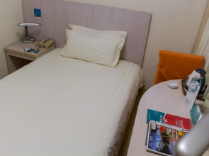 Ji Hotel (Shanghai Hailun Road Metro Station)