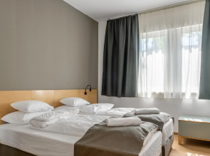 R¿czi Hotel, T¿r ¿Rendezv¿k¿zpont