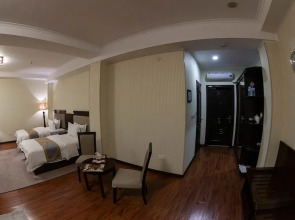 Отель Zargaron Plaza