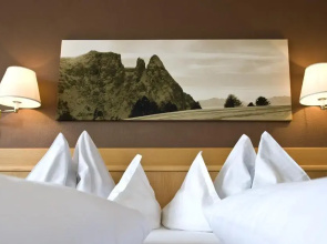 Martina Breakfast Lodge