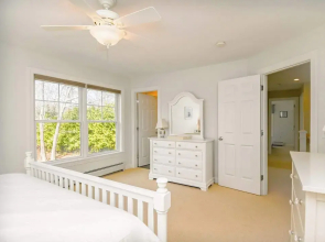 Stunning 5 Bdr, Walk to York Harbor Beach!