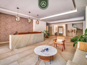 2BR Condo With Rooftop Pool - 2 Min Walk to Beach