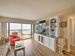 Emerald Isle Condo w/ Direct Access to Ocean!