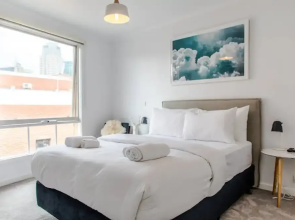 Luxury Spacious 2 Bedroom Fitzroy Apartment