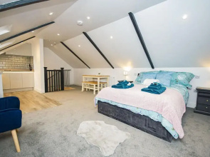 Thomas Chambers Lovely Self-catering Studio-loft Apartment Located Within a Beautifully Renovated