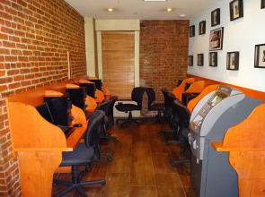 Broadway Hotel and Hostel