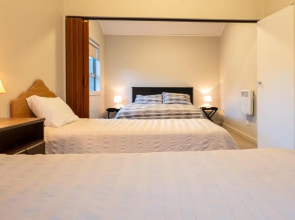 12 Leamington Street