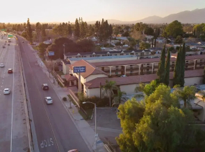 Travelodge Inn & Suites by Wyndham West Covina