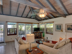 Kaloli Sunrise By The Sea 2 Bedroom Home by Redawning