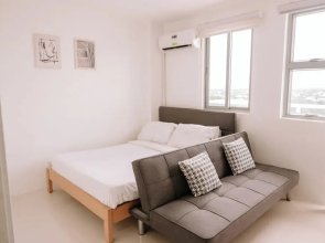 Chic & Cozy Metro Hideout