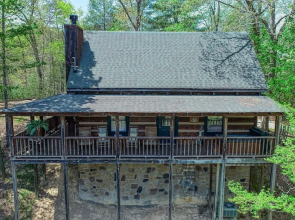 Bear Pause - 2 Bedrooms, 2 Baths, Sleeps 6 Cabin by RedAwning