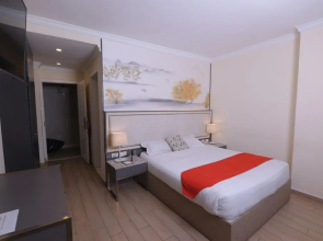Eyomer Hotel