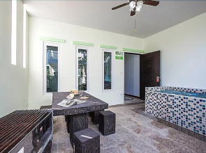 Baan Kiet 3 7 units 2 Bedroom Jacuzzi Townhomes