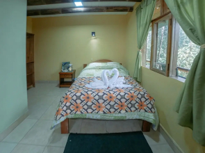 Birdwatchers House y Lodge