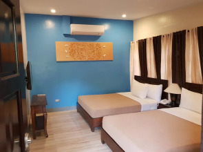 Pacific Waves Resort