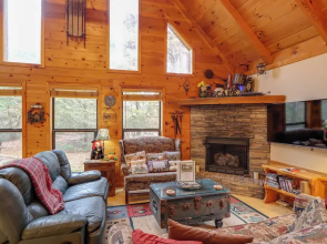 'creek Bend Escape' w/ Hot Tub + River Views!