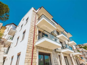 Golden Rose Suit Pension