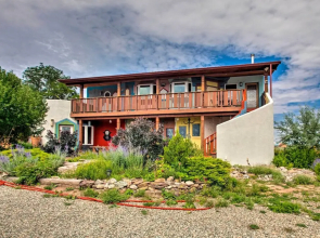 House on 1 1/2 Acres - 30 Mins to Taos Ski Valley!