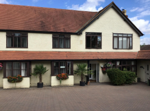 High Hedges Apartments