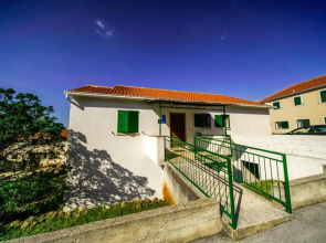 Apartments with a parking space Postira, Brac - 18472