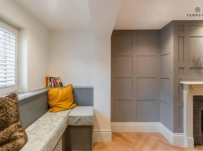 Stylish Home with Free Parking - 10 Mins To Legoland!