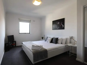 Extra Large 2 Bedroom Apartment in Melbournes Southbank