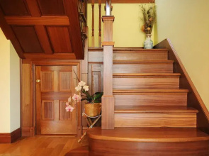 Lurraga House