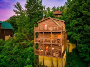 Bear Time Cabin - Scenic Mountain View, Firepit, Hot Tub, Theater, 4BR 3BA Sleeps 14
