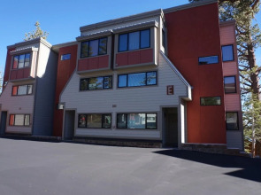 Spacious 2 BR Units at 1849 Condos with FREE Pool, Parking & Wifi