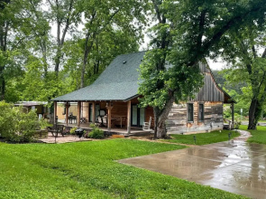 Quiet Hollister Cabin: Walk to Lake Taneycomo