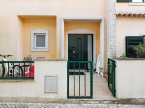 ALTIDO Stunning 4-BR house w/Private Yard in Estoril