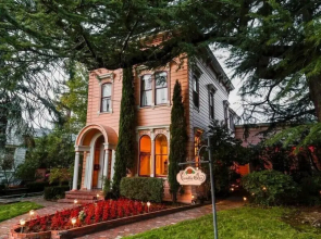 Camellia Inn