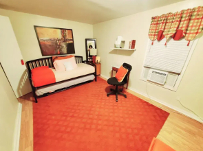 Room-fall Room 3min From Yale, And Other