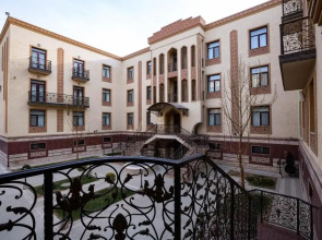 Отель Zargaron Plaza